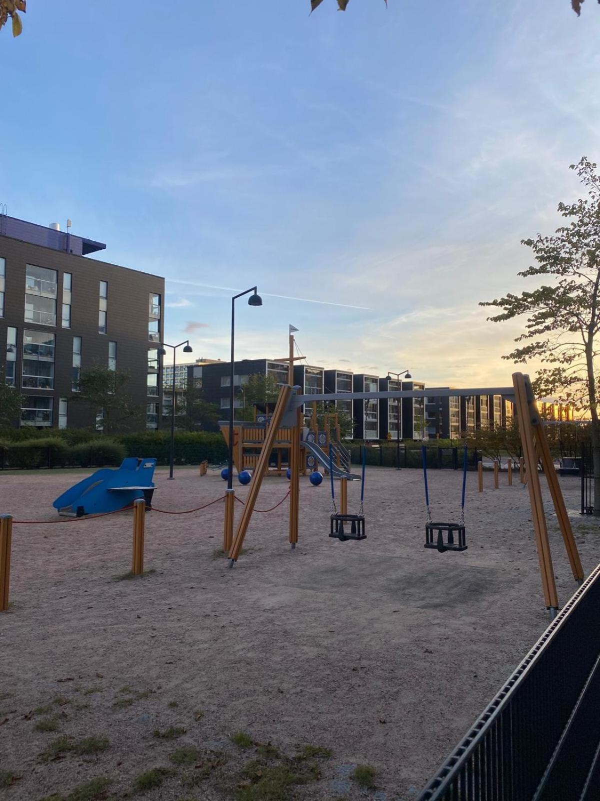 Gella Canalside Apartments With Sauna And Balcony In Address Saukonpaadenranta 4 Хелзинки Екстериор снимка